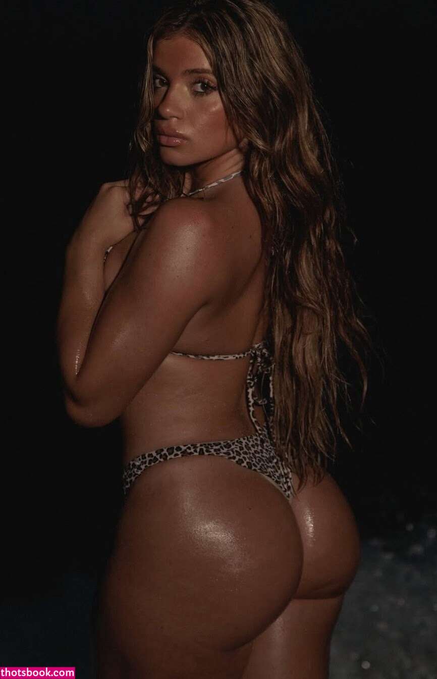 Kayla Manousselis Photo #76