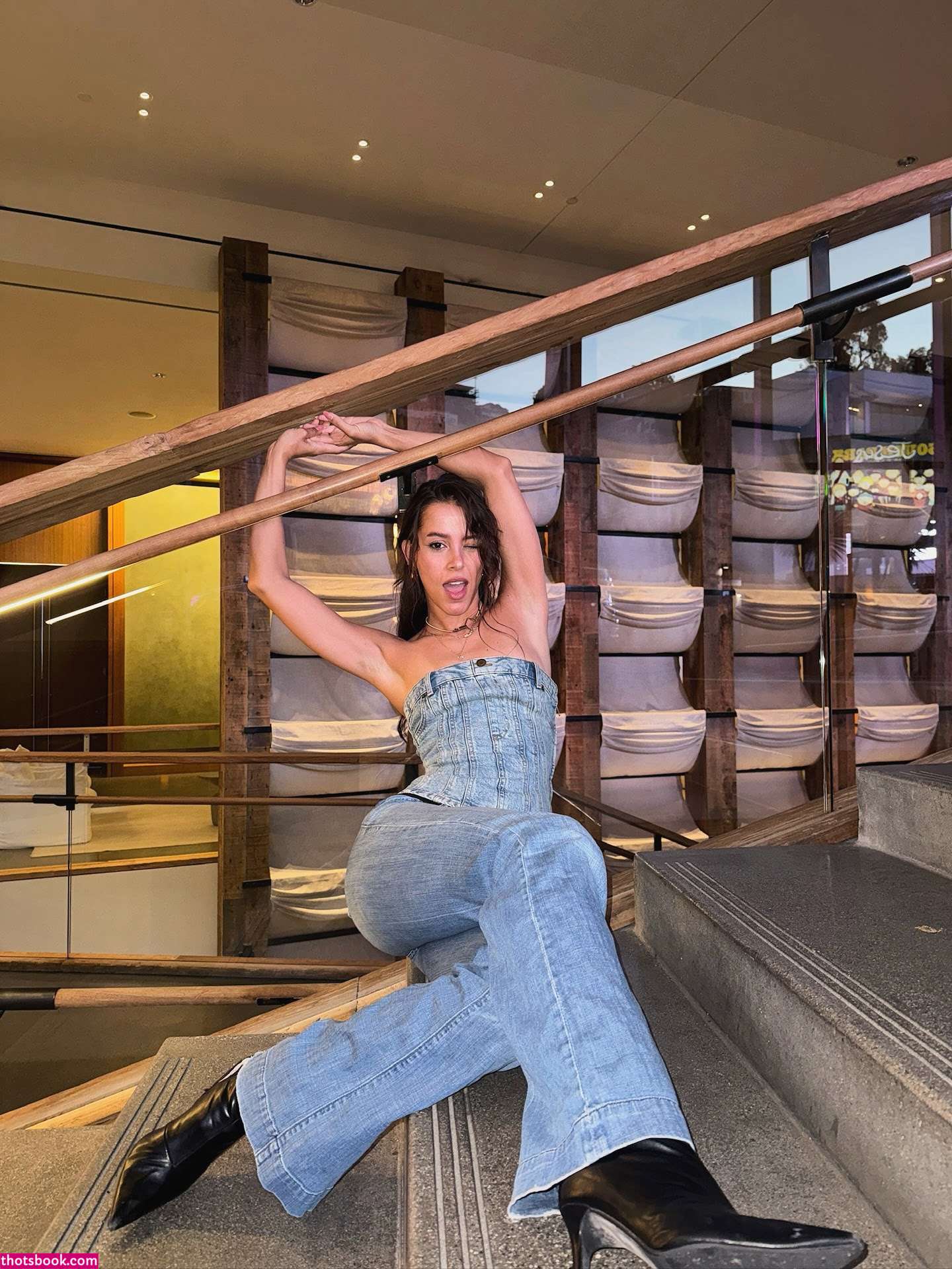 Izzybizzyspider Photo #32