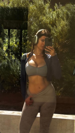 Sarah Mcdaniel Photo #85