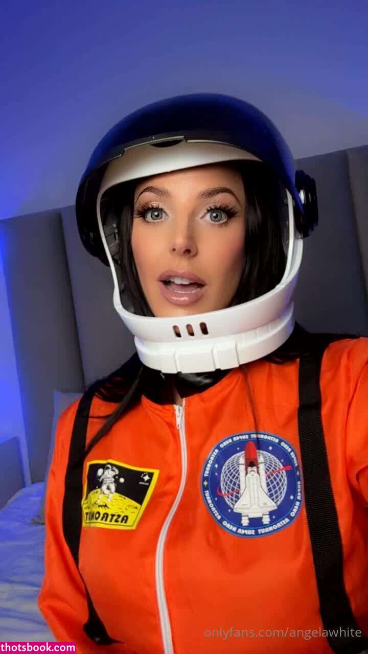 Angela White Photo #688