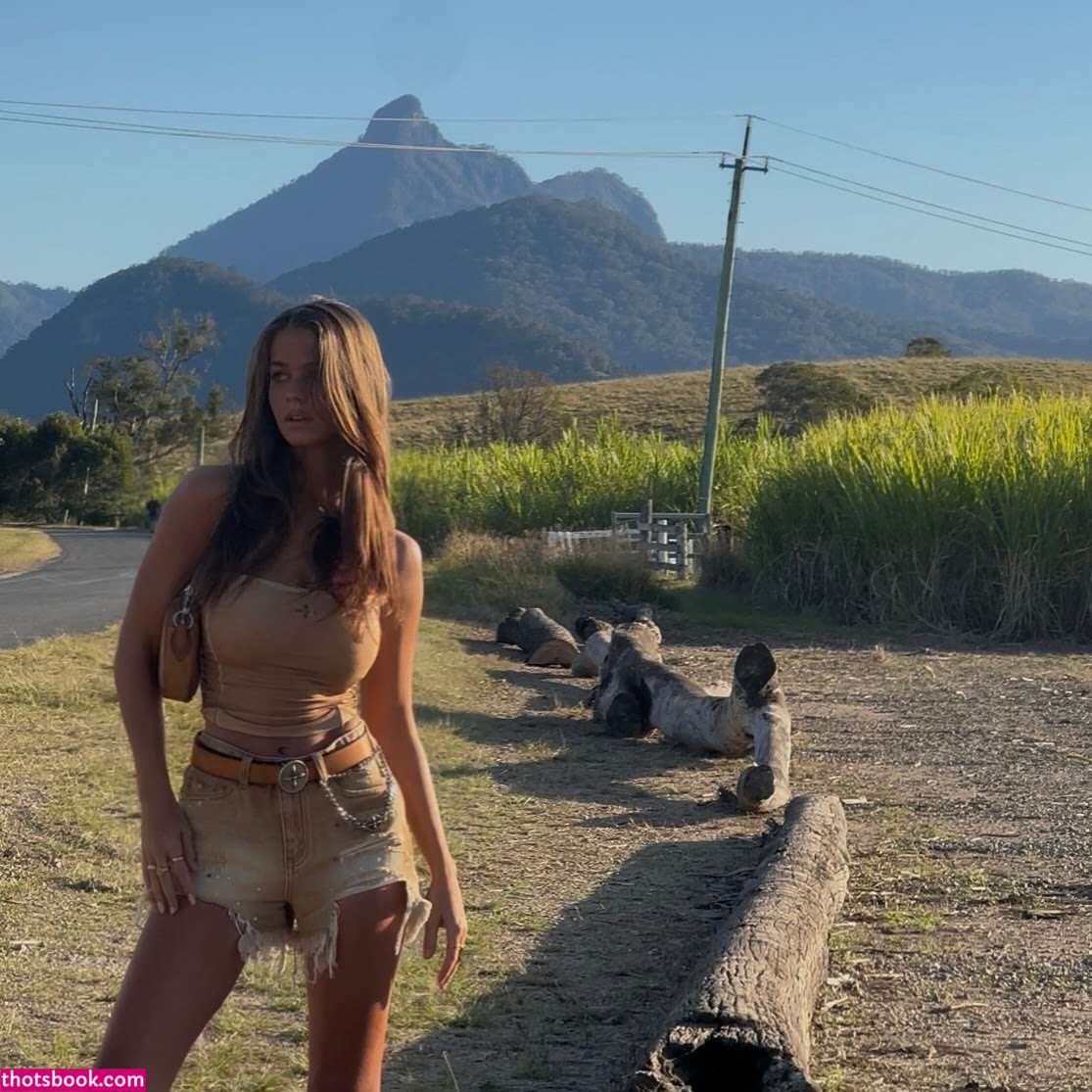 Chloe Campbell Photo #60