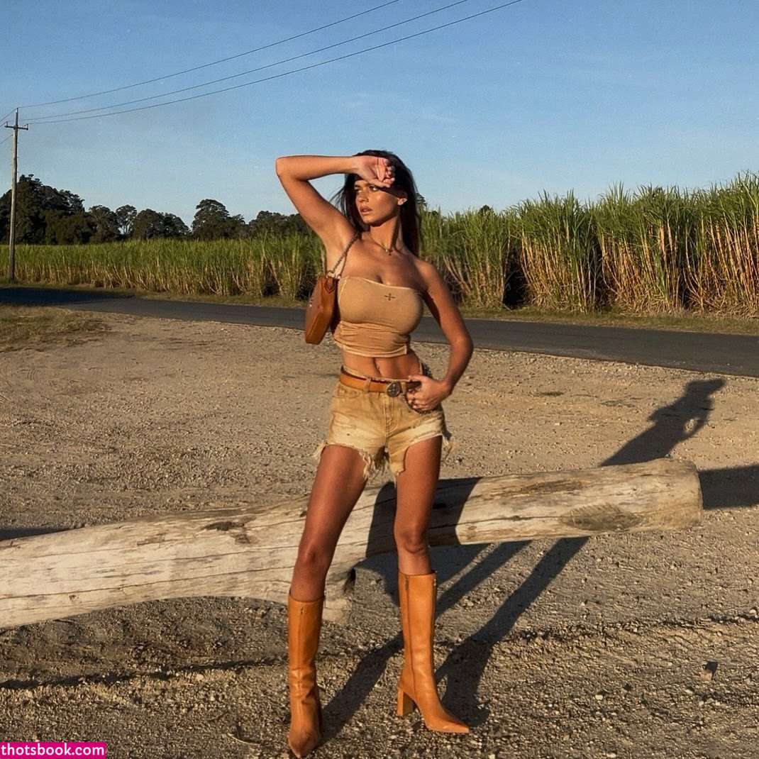 Chloe Campbell Photo #62