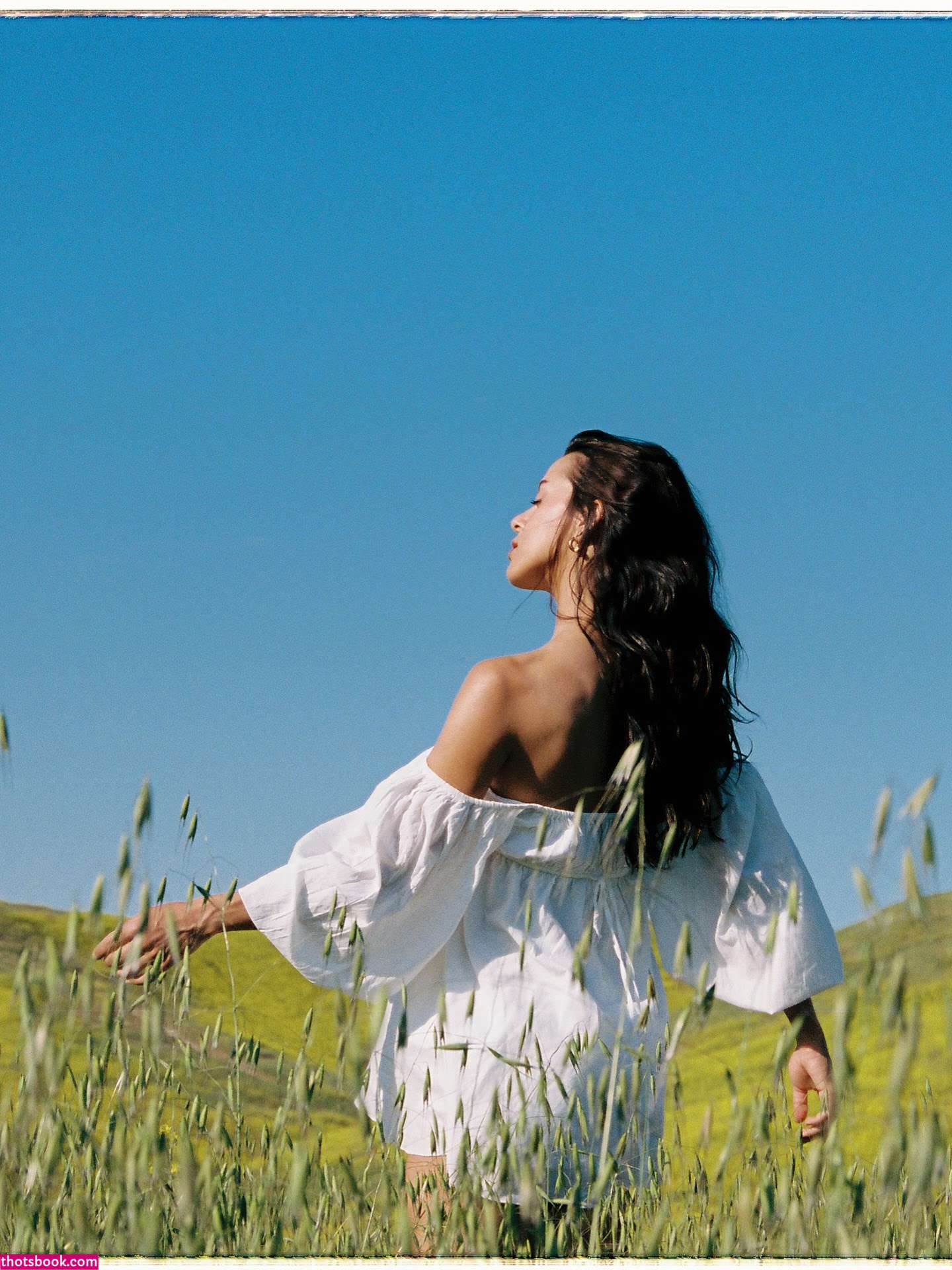 Izzybizzyspider Photo #9