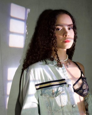 Official Zoe Photo #24