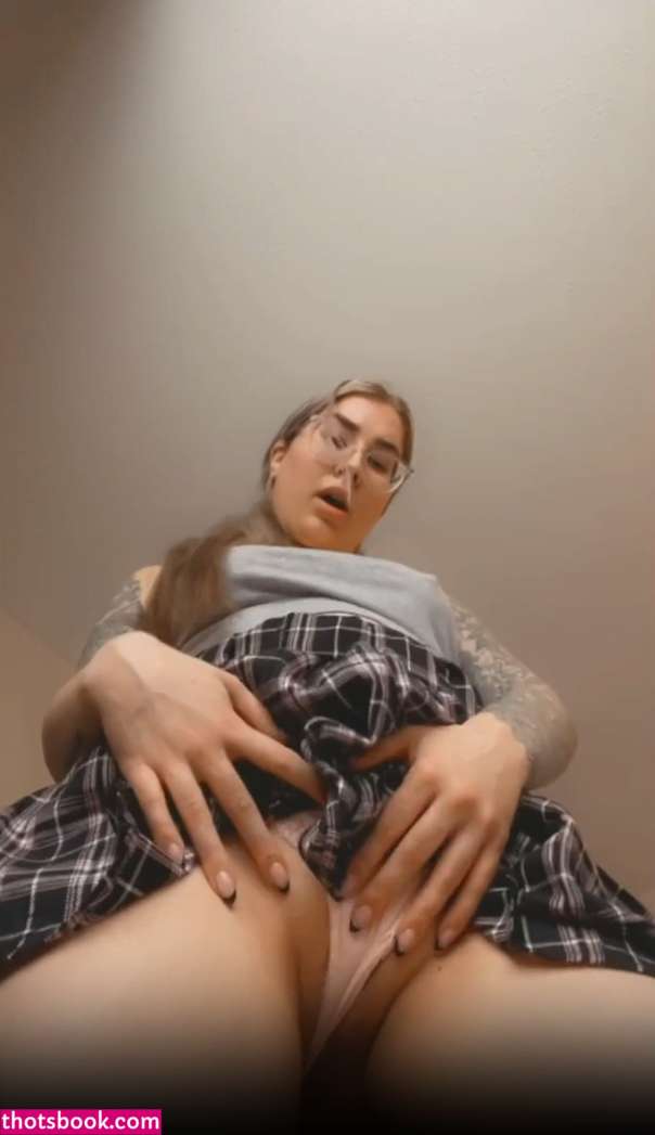 Jen Brett Photo #557