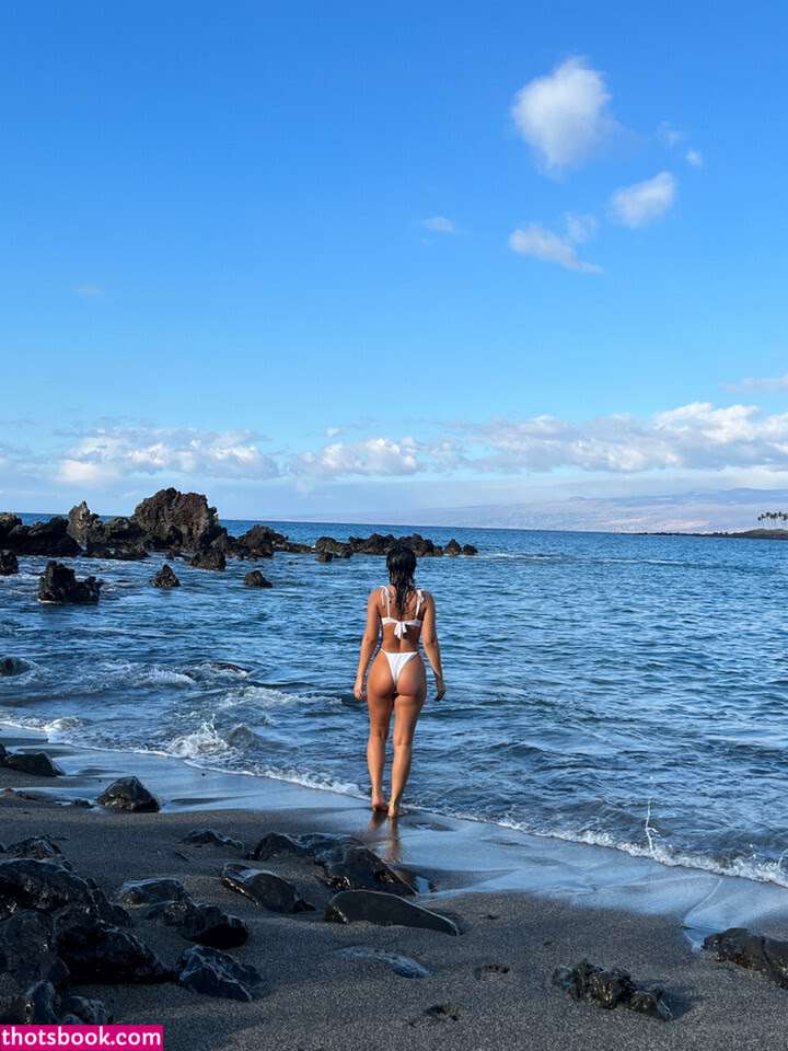 Julia Kelly Photo #107