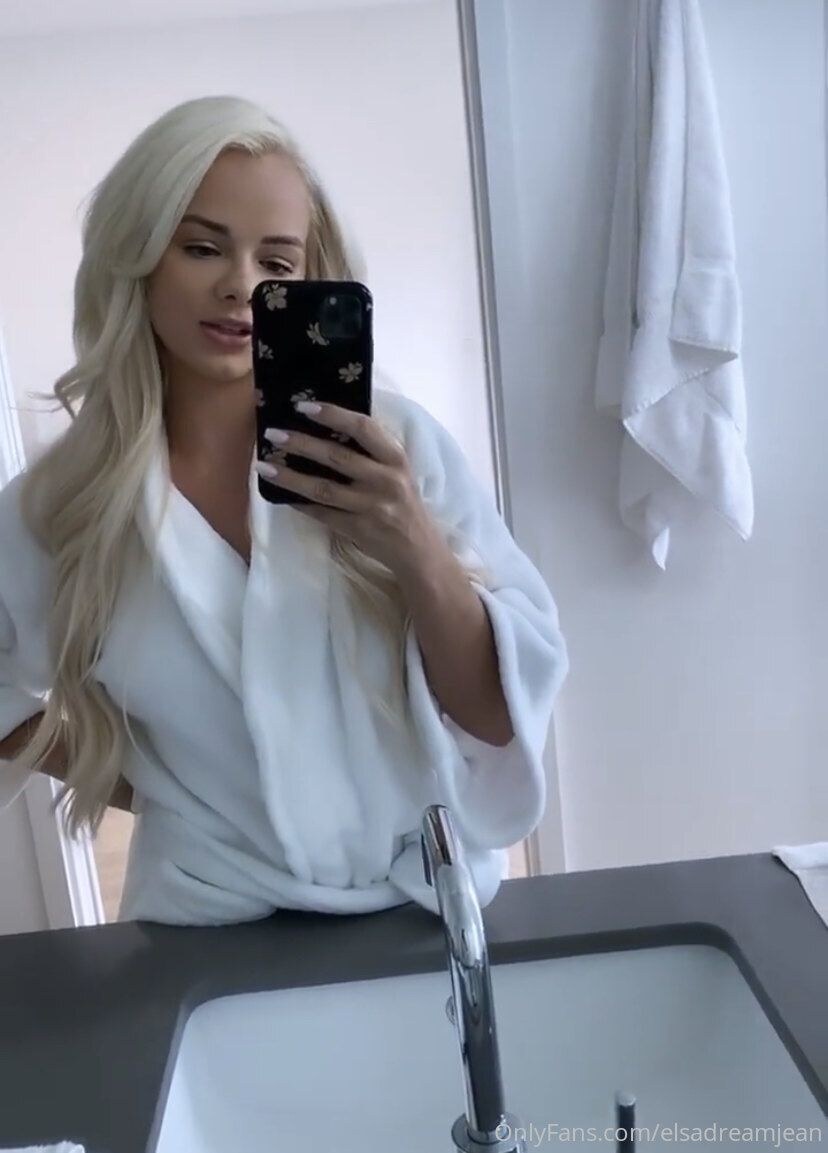 Elsa Jean Photo #130