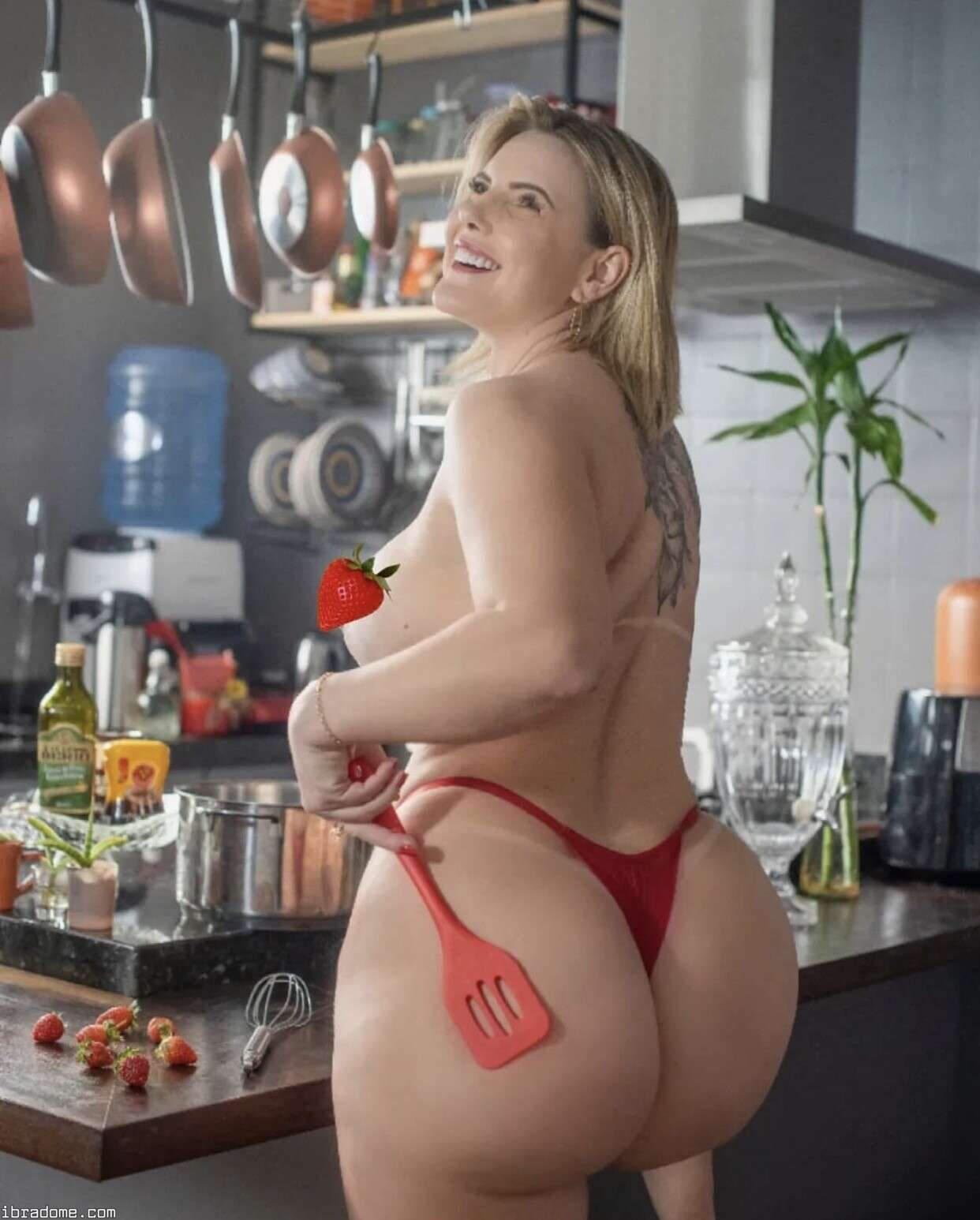 Julia von Muhlen Photo #3