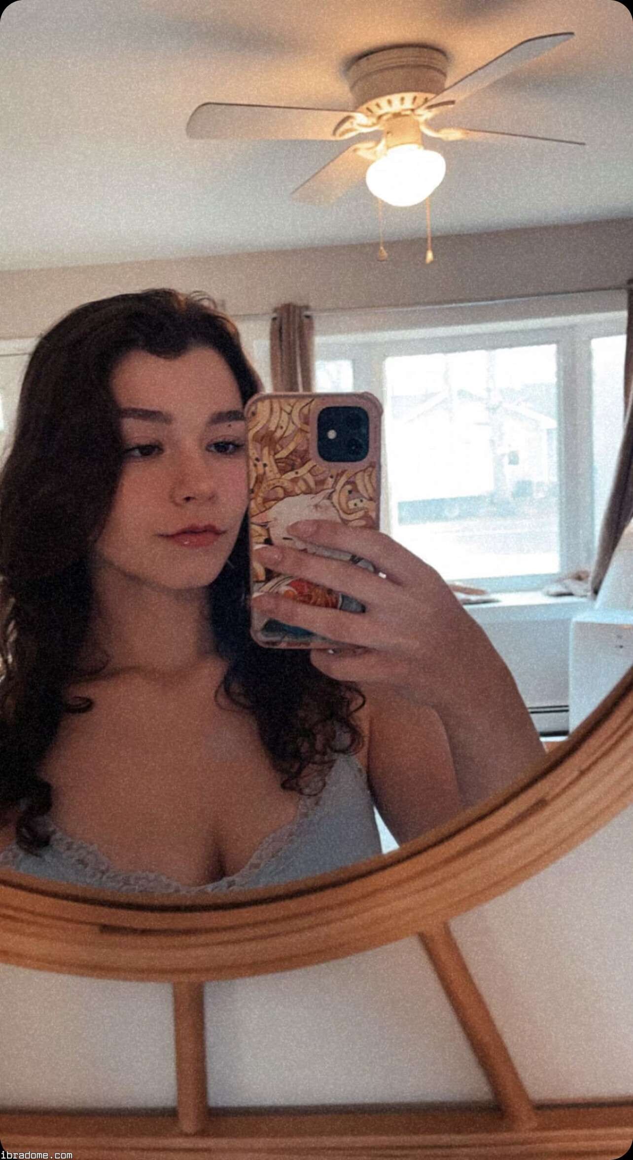 Nikki Woods Photo #11