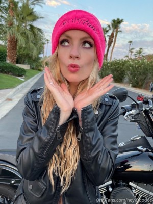 Heyitscodee Photo #123