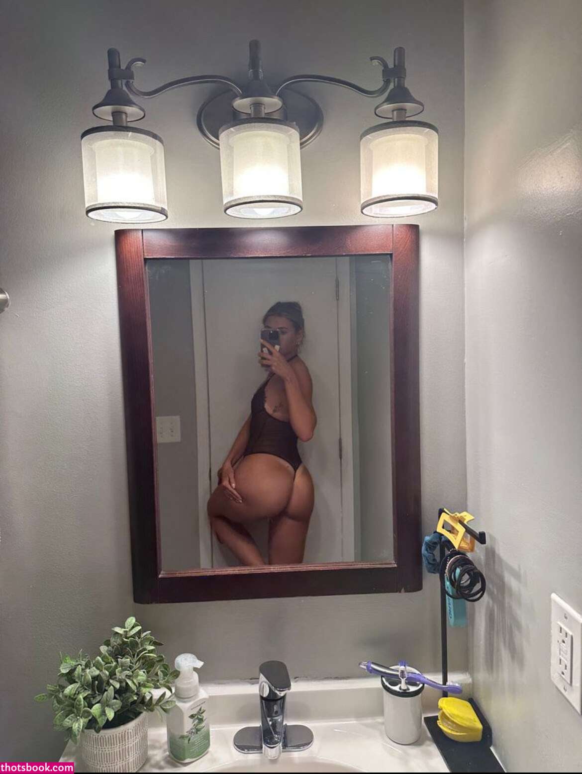 Justine Ouellet Photo #160