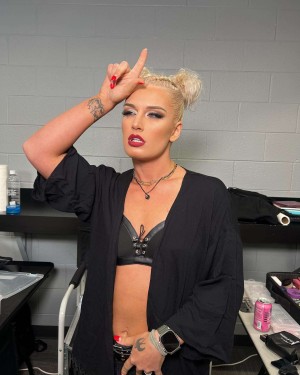 Toni Storm Photo #9