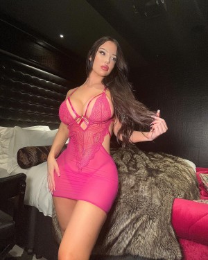 Elizabeth Georgina Photo #1