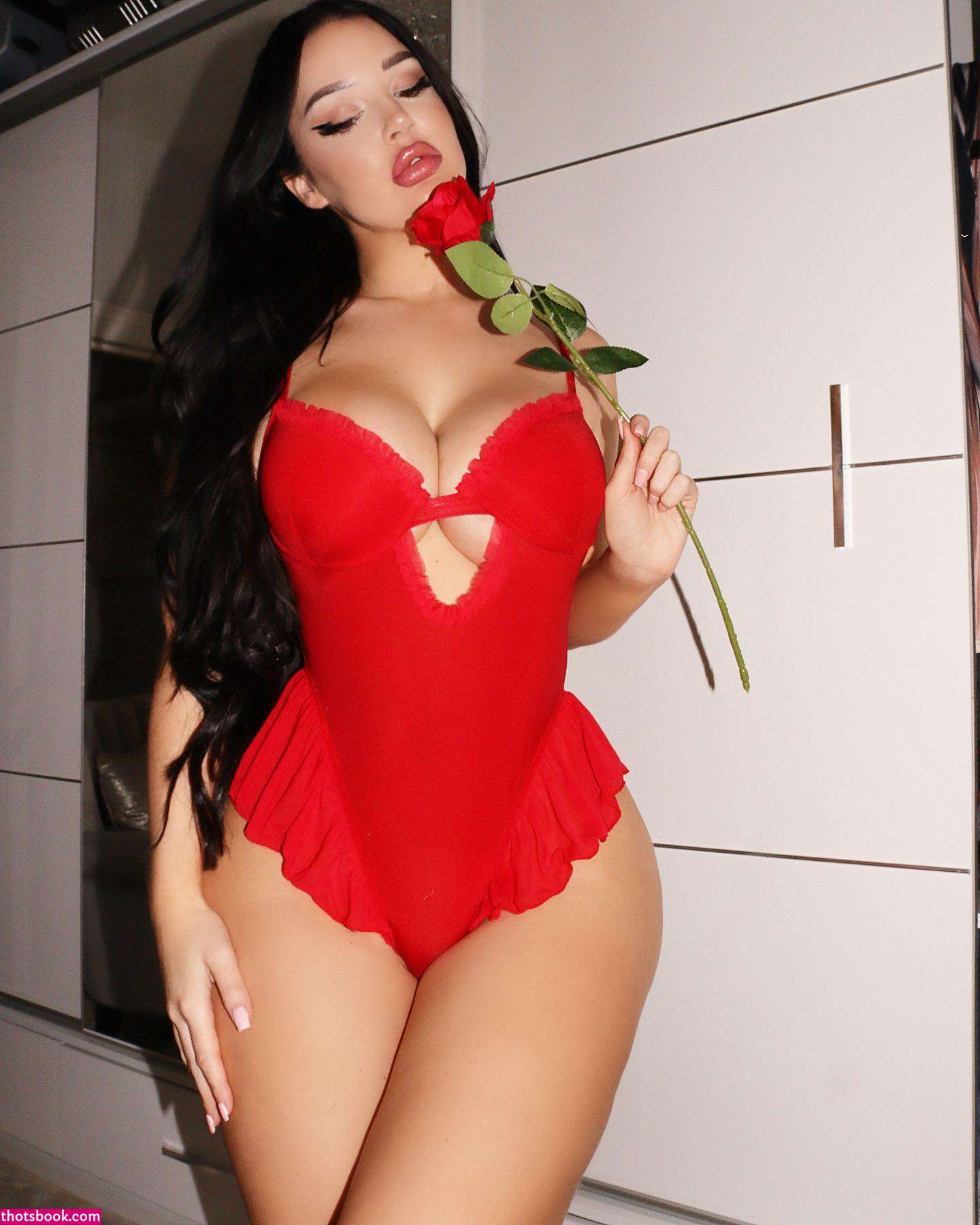 Elizabeth Georgina Photo #28