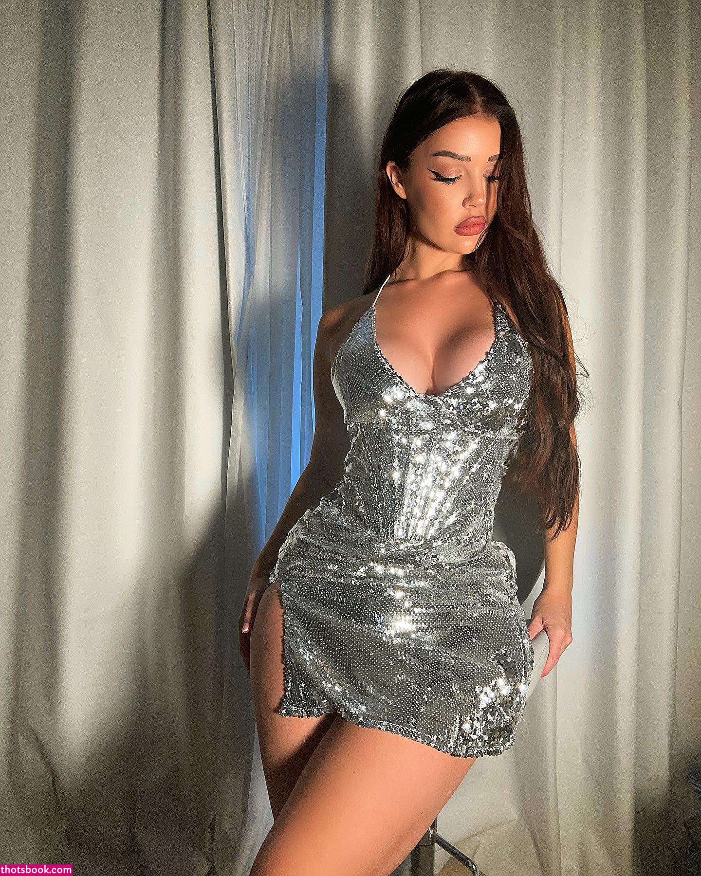 Elizabeth Georgina Photo #53