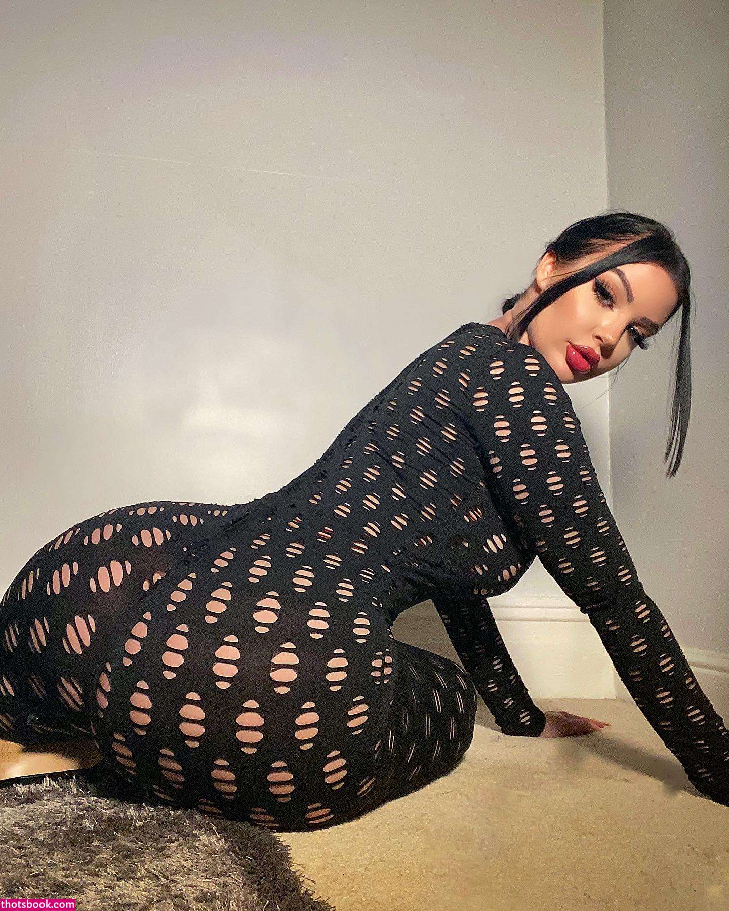 Elizabeth Georgina Photo #70