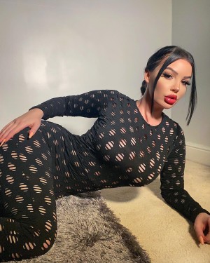 Elizabeth Georgina Photo #71