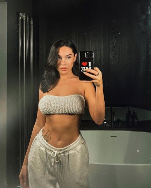 Lacey Montgomery Photo #110