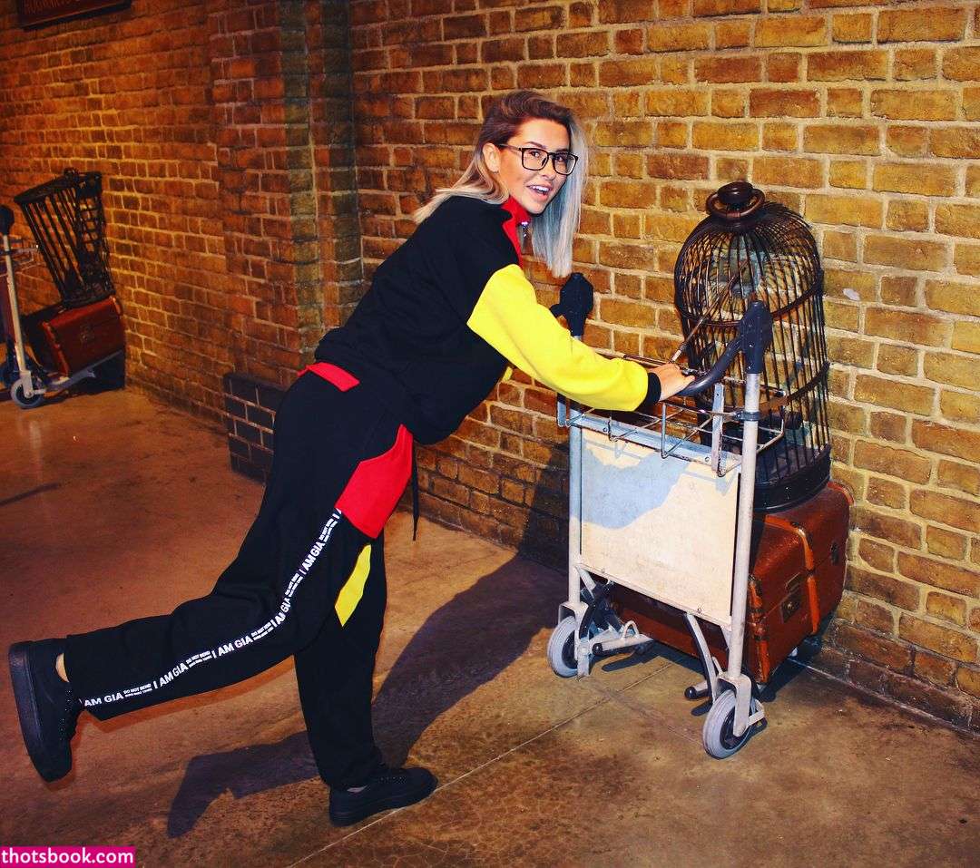 Lacey Montgomery Photo #177