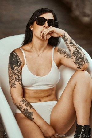 Arryn Zech Photo #180