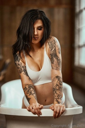 Arryn Zech Photo #183