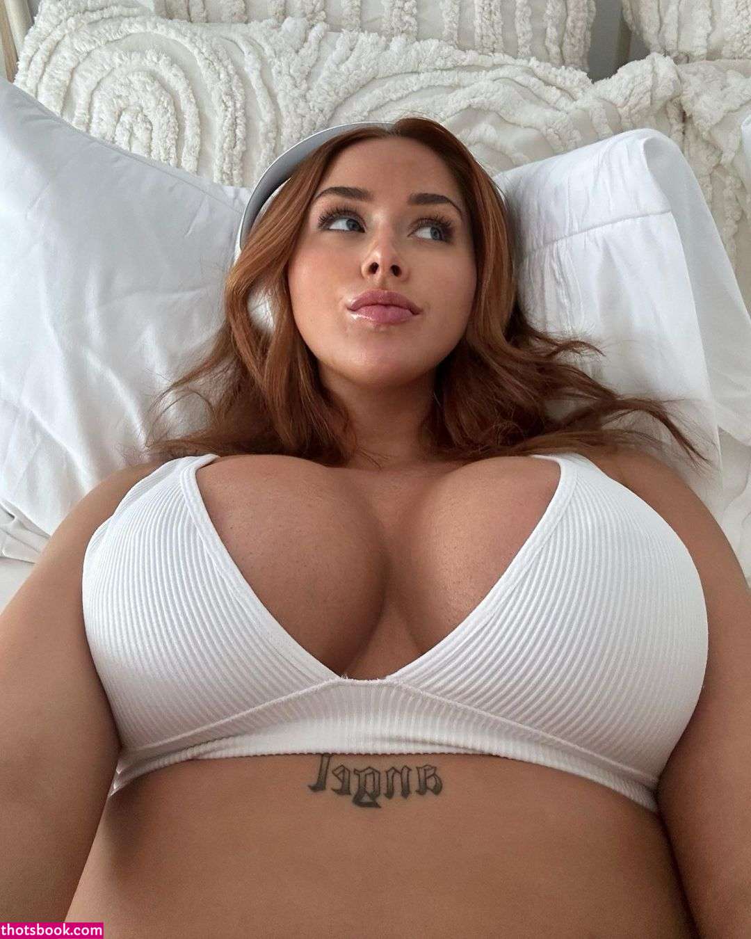 Holly Costello Photo #3