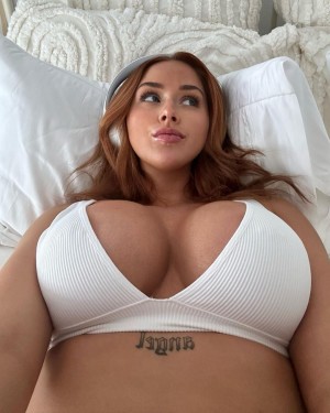 Holly Costello Photo #3