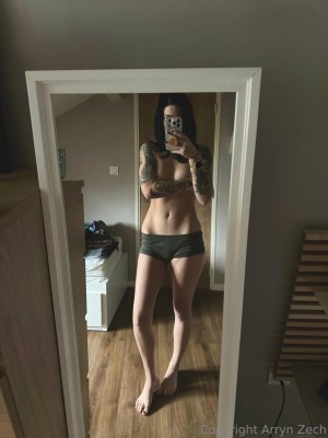 Arryn Zech Photo #253