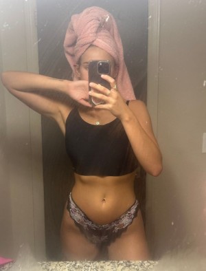 Justine Ouellet Photo #33