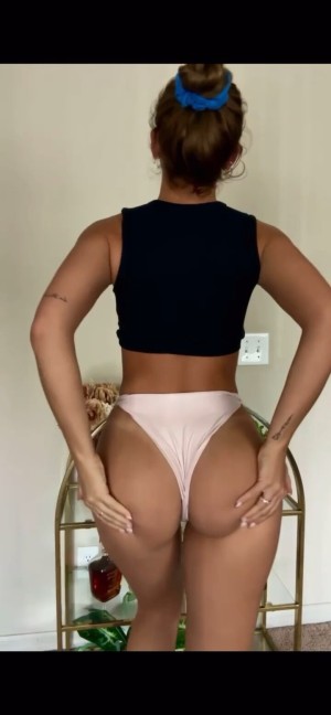 Justine Ouellet Photo #99