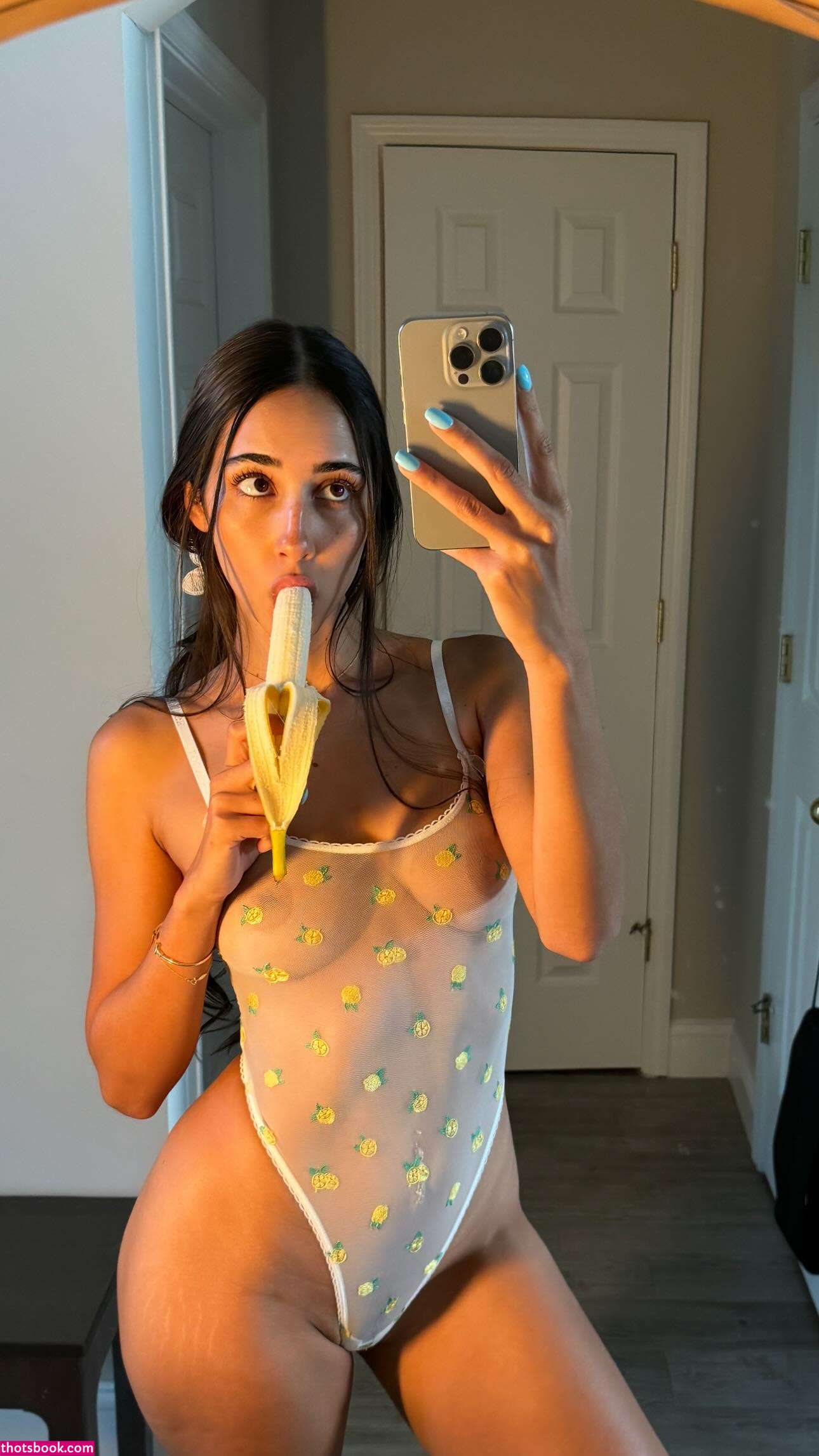 Izzy Green Photo #642