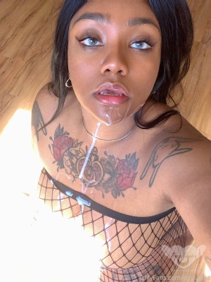 Izzy Saeko Photo #63