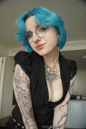 Lyra Crow Photo #984