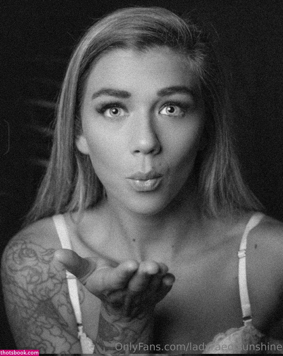 Amandaraeuk Photo #18