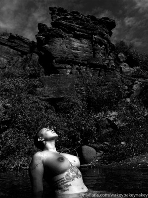 wakeynbakeynakey Photo #3