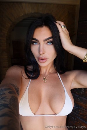 Emily Rinaudo Photo #397