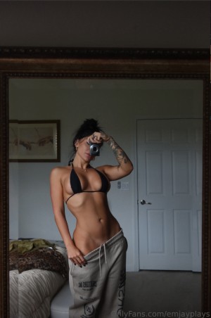 Emily Rinaudo Post #63