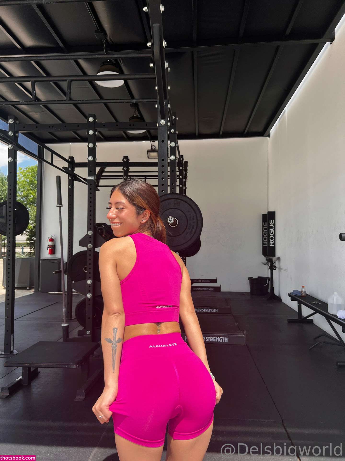 Delia Mandujano Photo #33