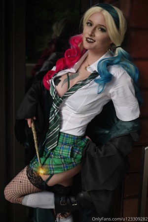 Captive Cosplay Photo #86