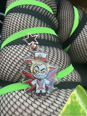 Captive Cosplay Photo #89