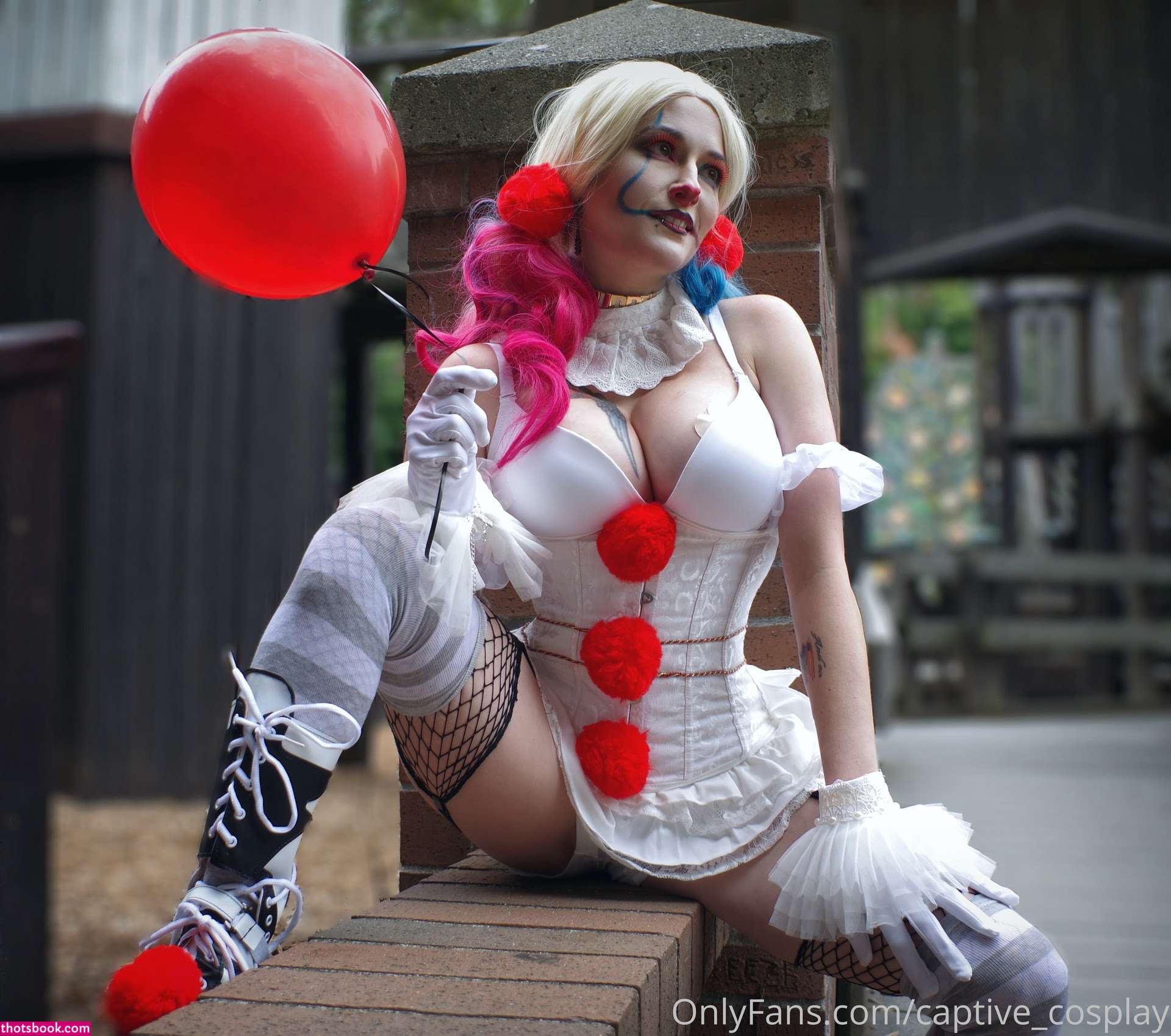 Captive Cosplay Photo #112