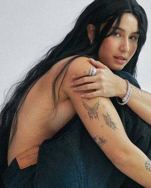 Saffron Sharpe Photo #10