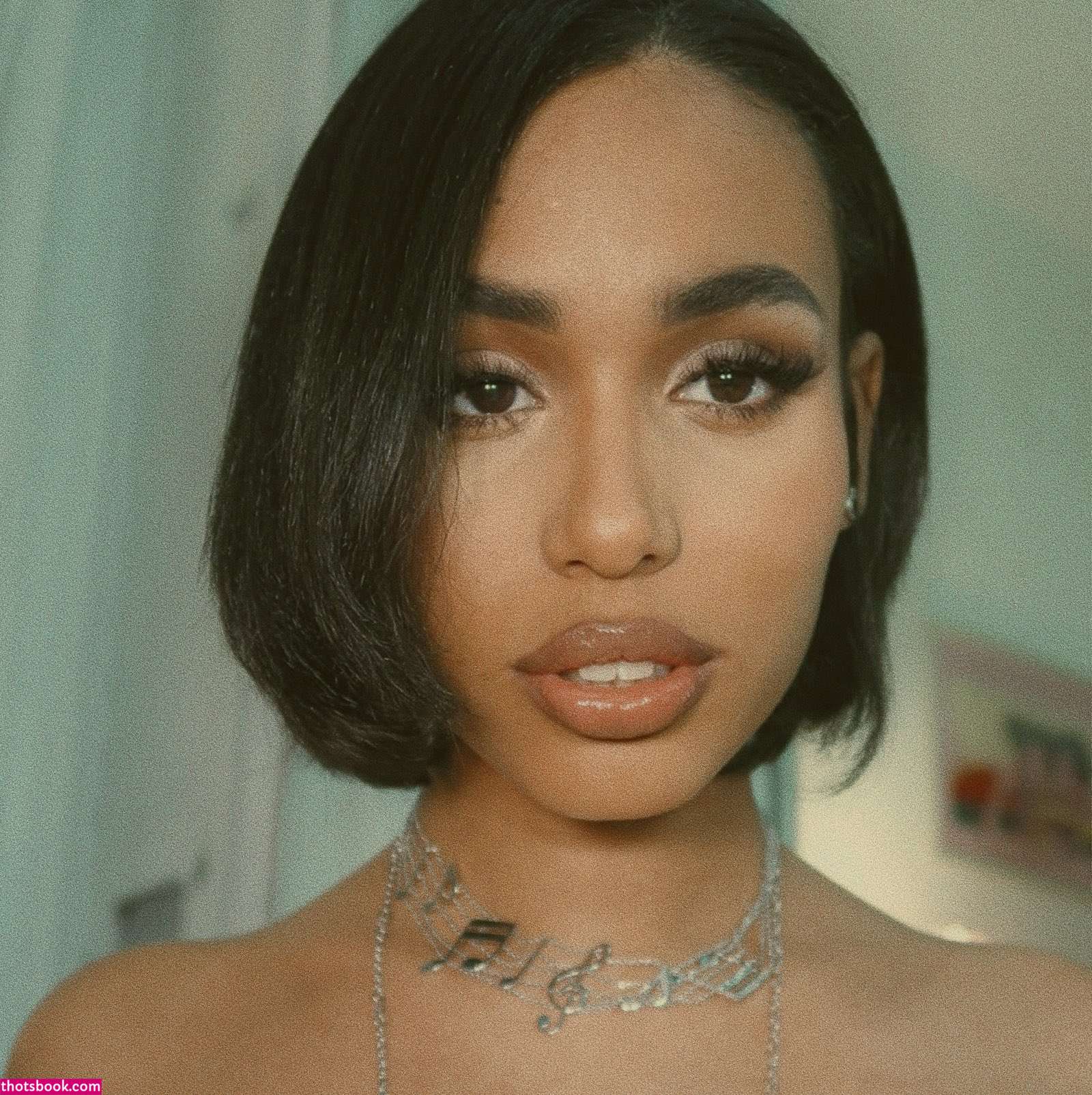 Genesis Vega Photo #2