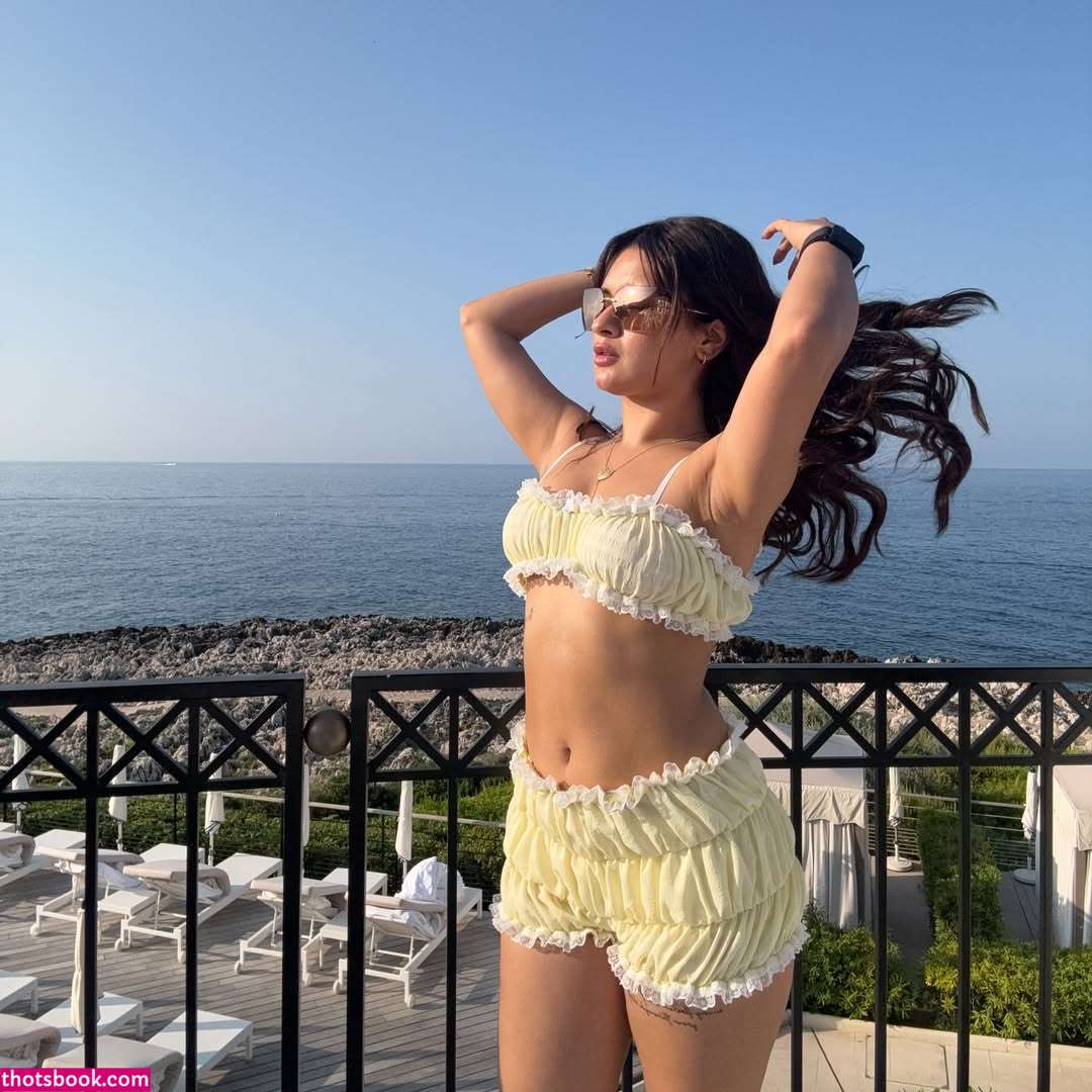 Avneet Kaur Photo #17