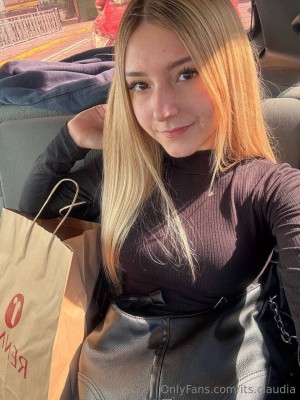 Its Claudia Photo #7