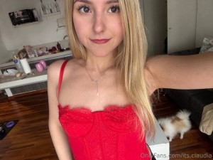 Its Claudia Photo #10
