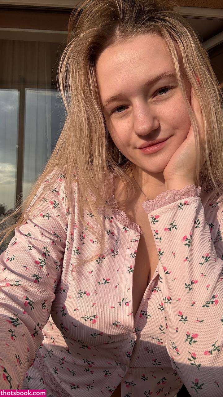 Emilyhewell Photo #37