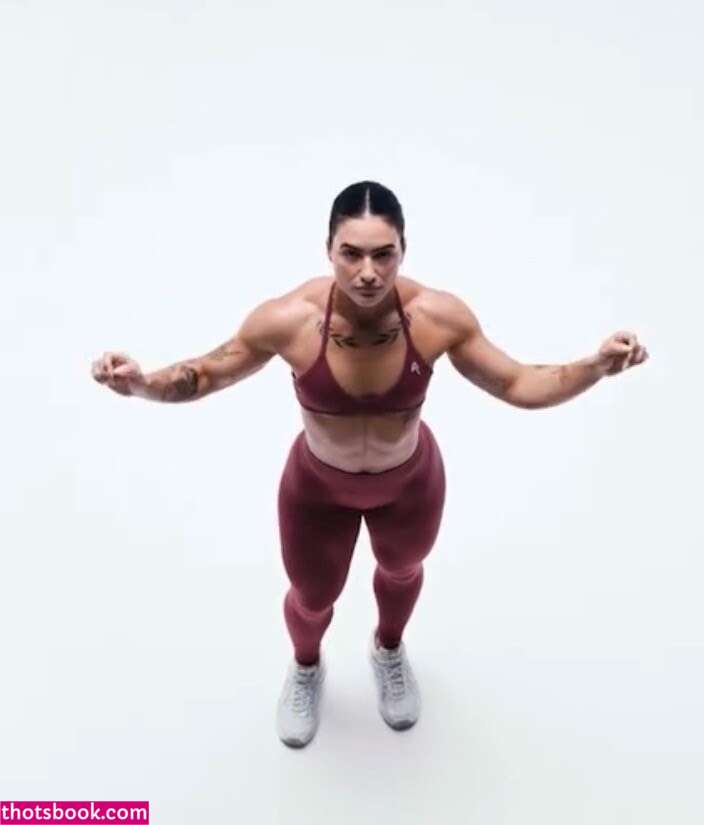 Kelly Matthews Photo #8