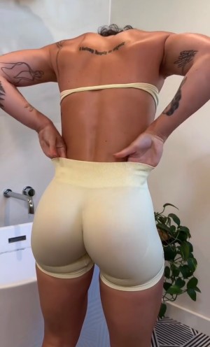 Kelly Matthews Photo #17