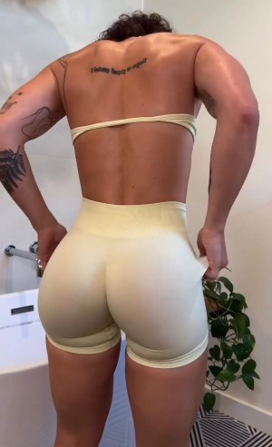 Kelly Matthews Photo #18